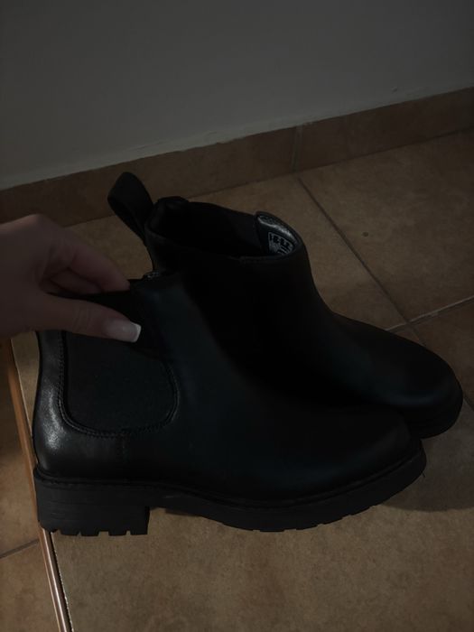 Боти тип Челси.