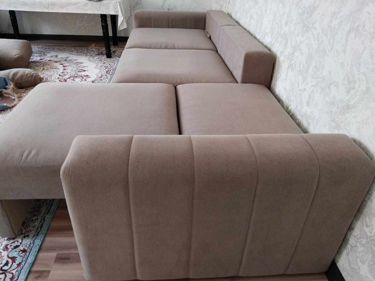 Продам диван для гостинной