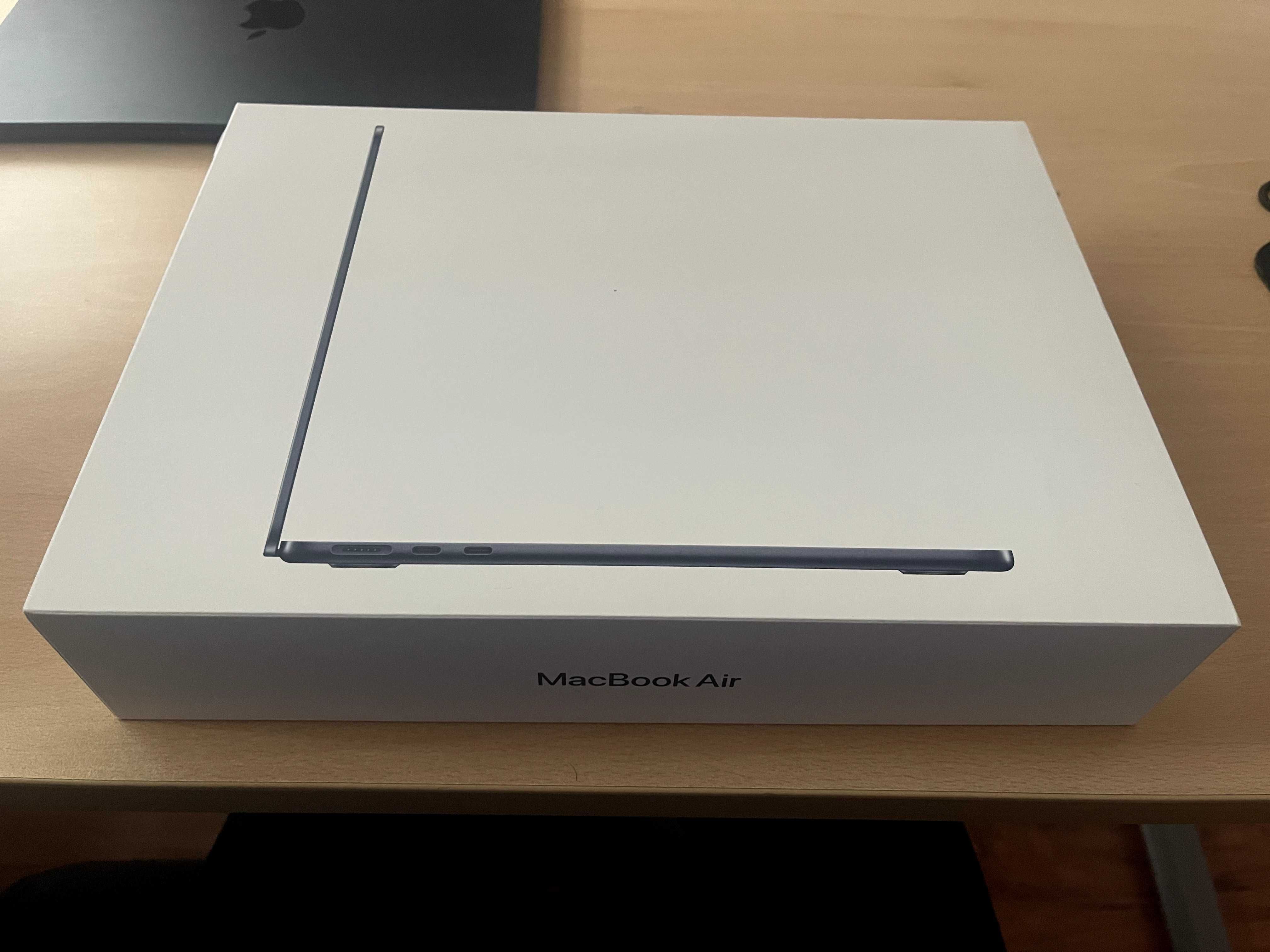 Apple MacBook Air 13" M3 8GB 256GB Midnight Гаранция