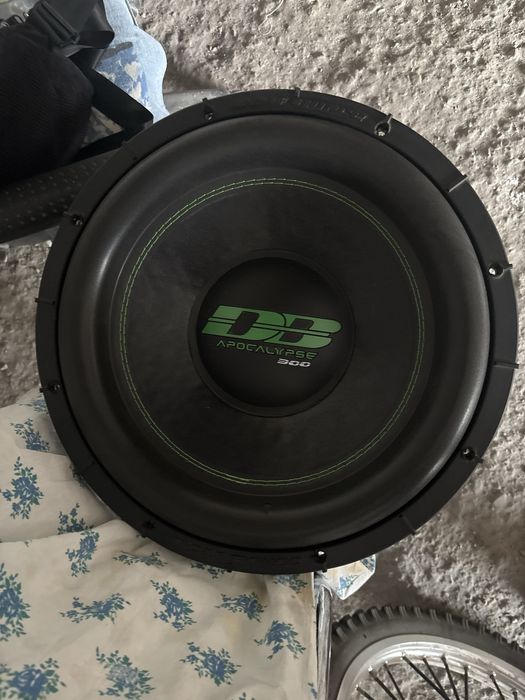Продам сабвуфер db-sa305d2