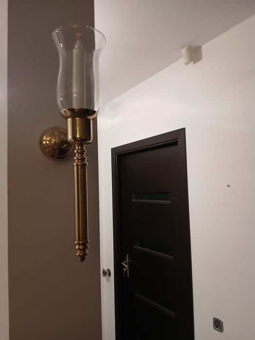 Vând 2 suporturi cu lumânare,tip lampa