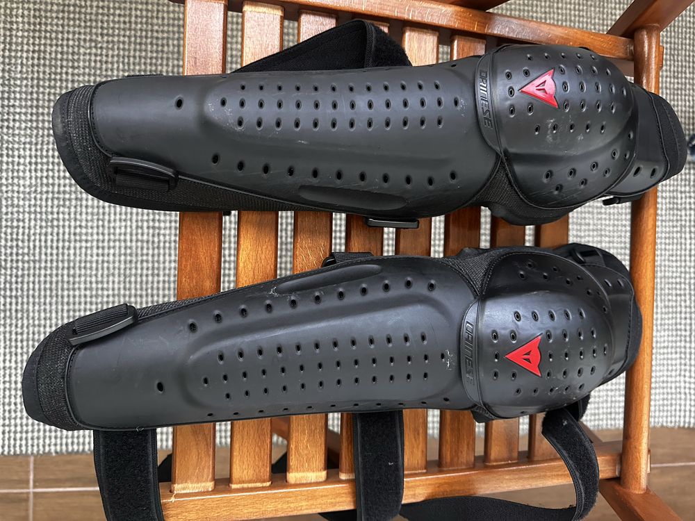 Genunchiere Moto Dainese
