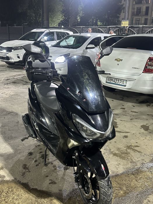 Skutr tank sotladi sroshni 5 mln kami bor