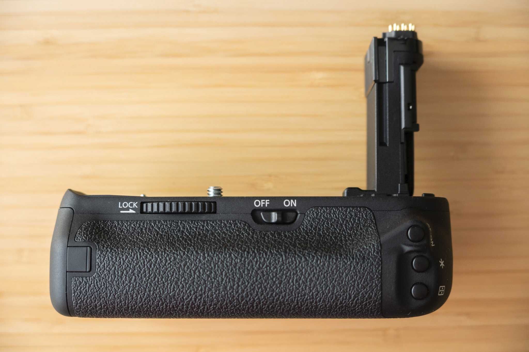 Canon EOS 6D Mark II + battery grip BG-E21