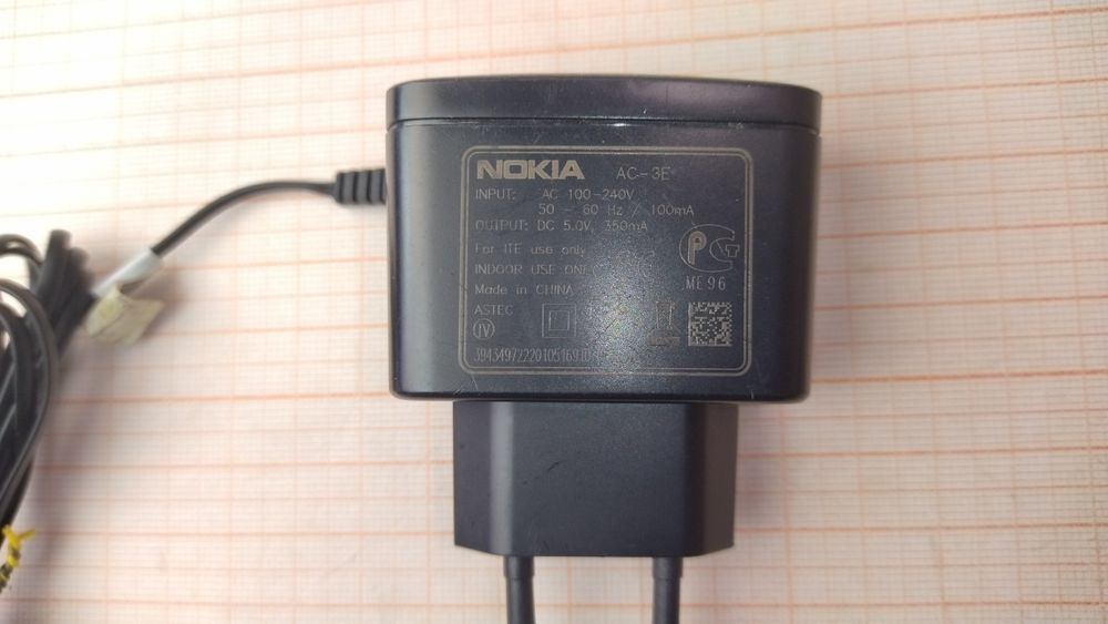 Тонкая зарядка Nokia оригинал