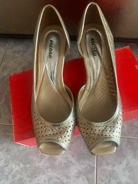 Продавам чисто нови, висок клас обувки от ест. кожа 39 номер