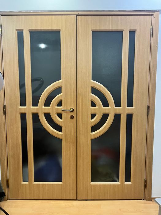 Vand usa dumbla in stare impecabila fara nicuun defect