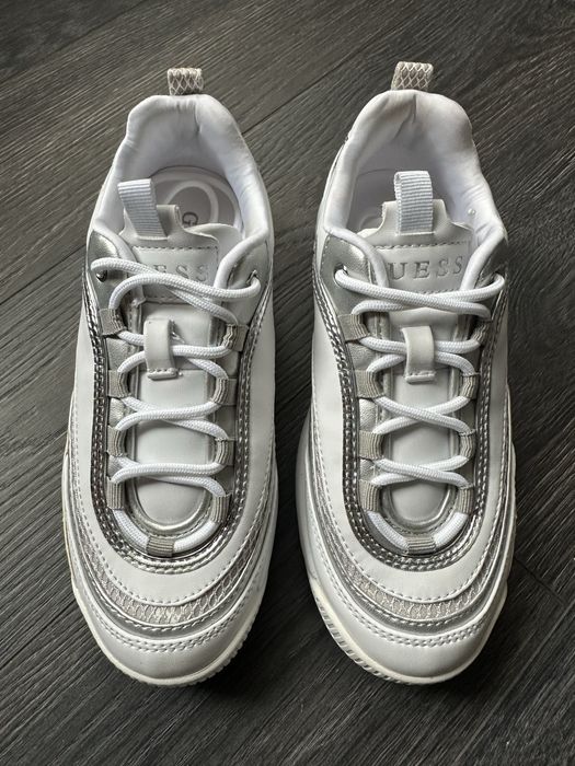 Обувки Guess - много запазени