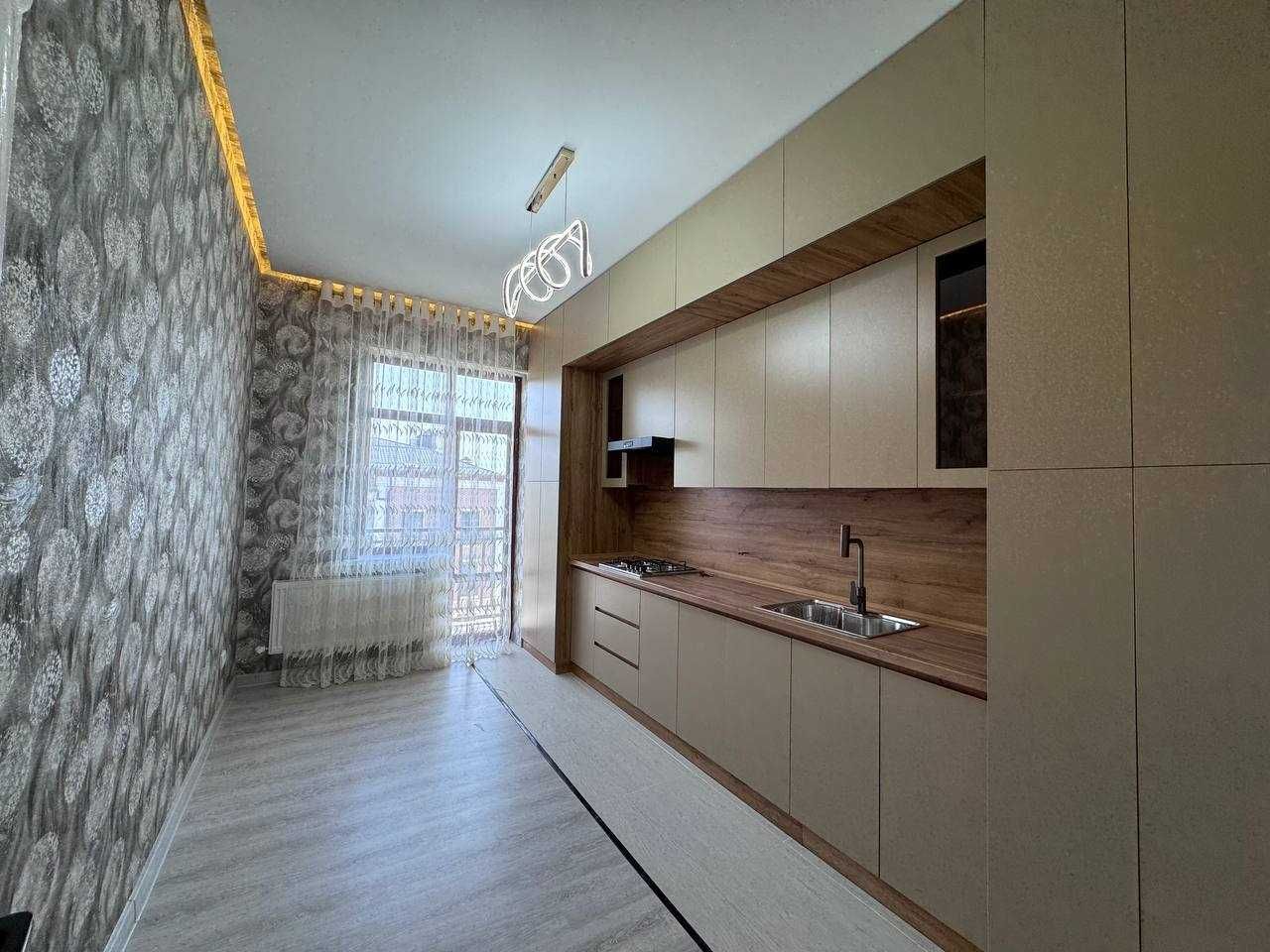 3 хоналик квартира 8 этаж янги лифтлик дом, крытый чорраха