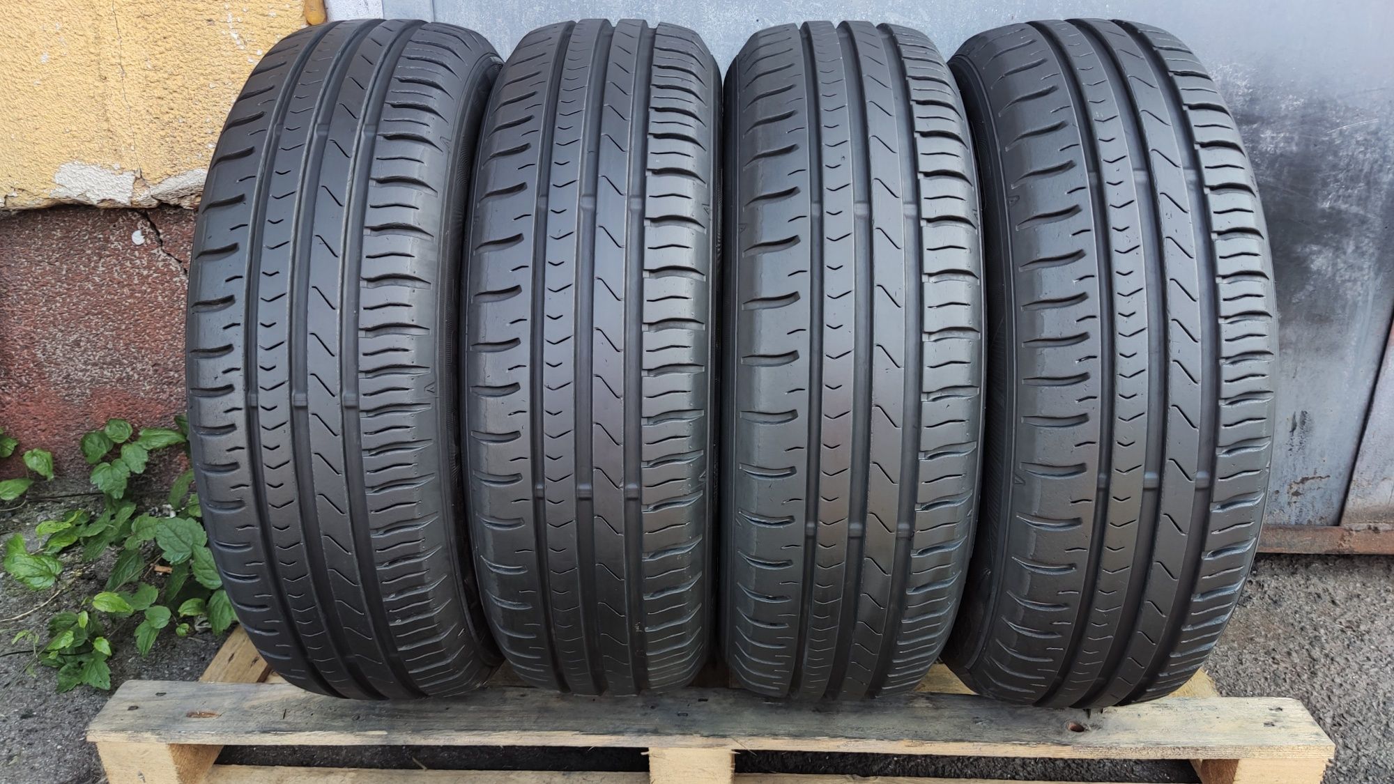 4бр. летни гуми 185/65/15 Falken Sincera
dot22
8mm 
Добро състояние на