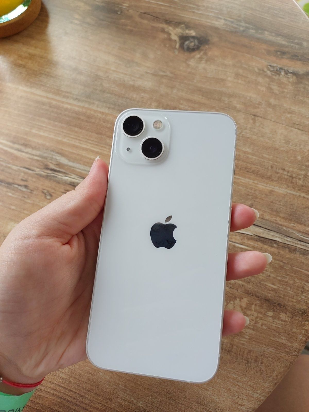 iPhone 13 с подарък 15 калъфки