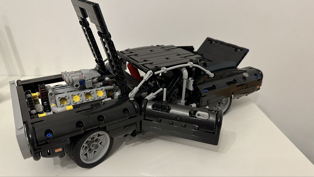 LEGO® Technic - Dom's Dodge Charger 42111, 1077 части