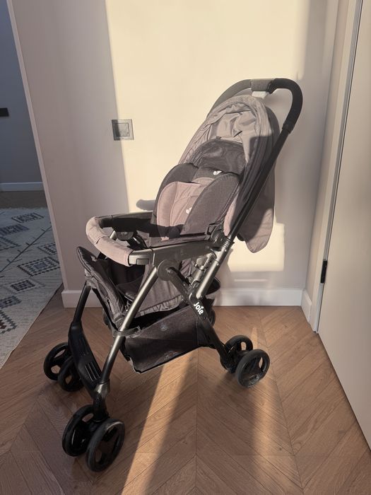 Продам серую коляску Joie Mirus, прогулочная.    С перекидной ручкой,