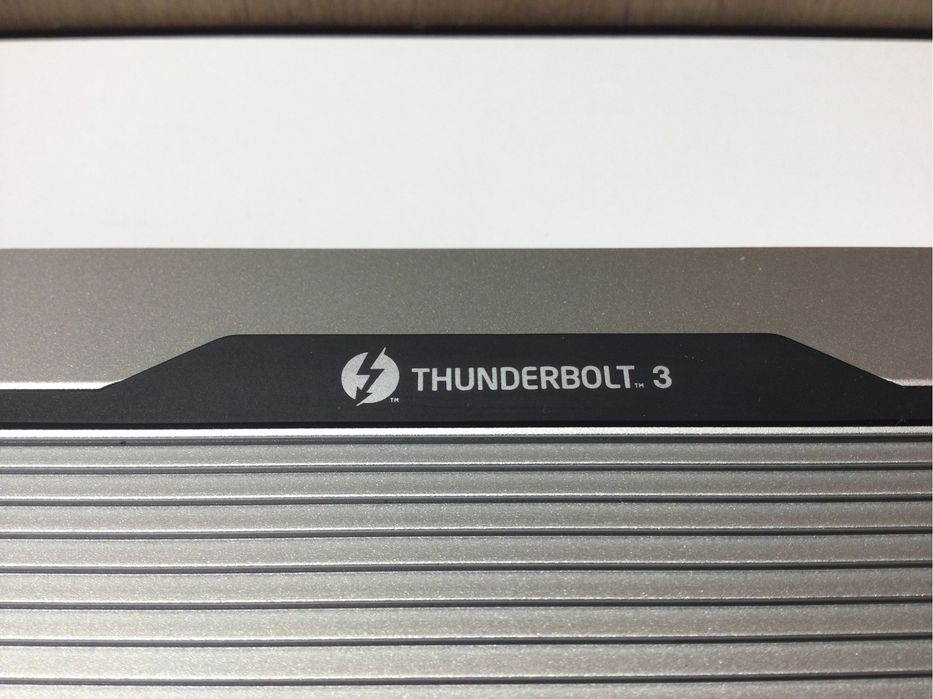 Докстанция Thunderbolt 3 Dockingstation 900