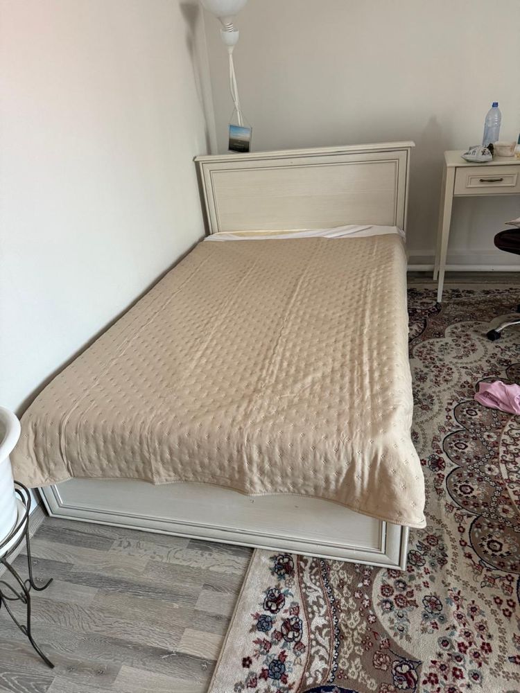 Кровать размер - 1.2*2 с матрасом