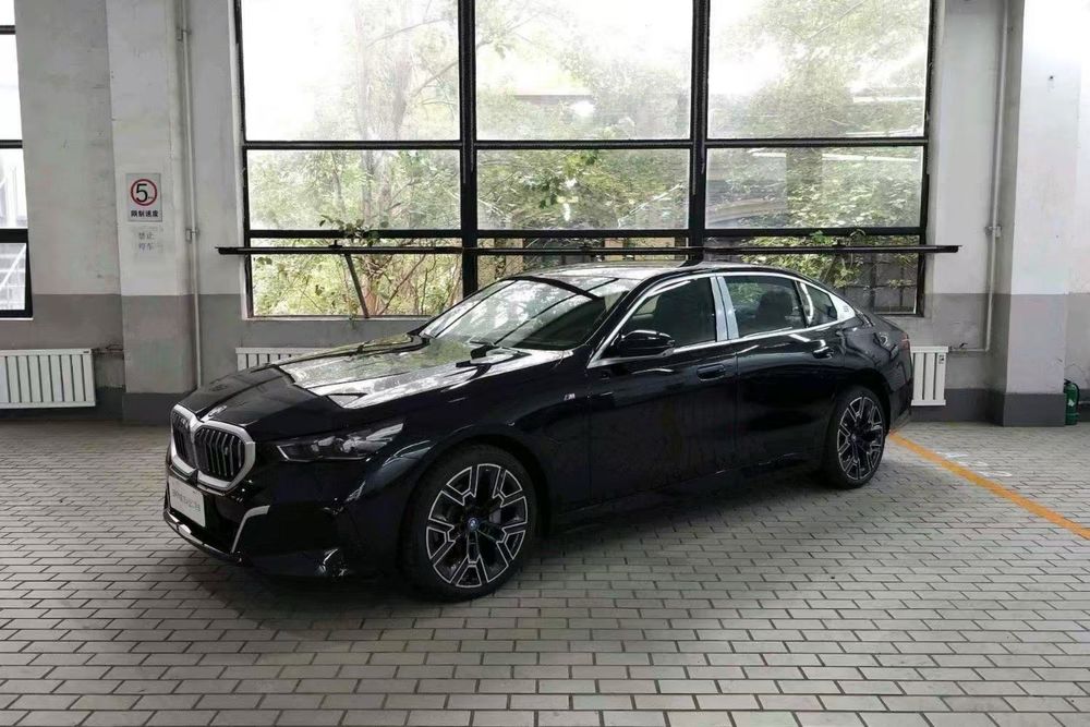 BMW I5. 50 L   2 ta Matorlik  Full Pozitsa Zakazga Olip Kelamiz