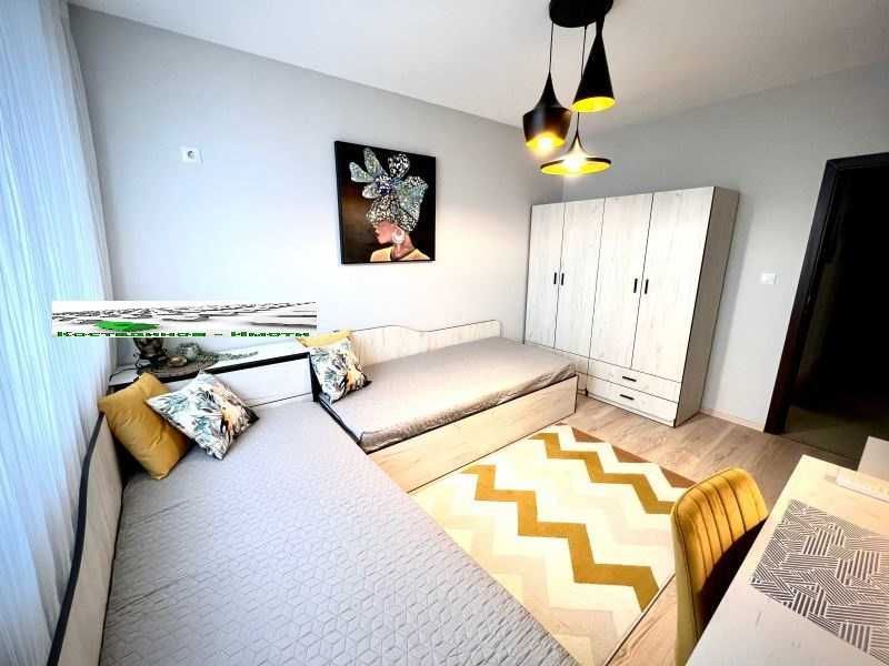 Продава се Тристаен апартамент в Пловдив, Кючук Париж - 95 кв.м за 2053 €/кв.м - Снимка #7