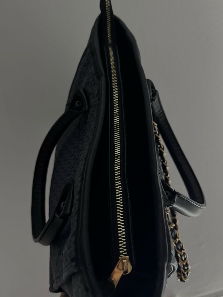 - Geanta Michael Kors Signature Jet Set -