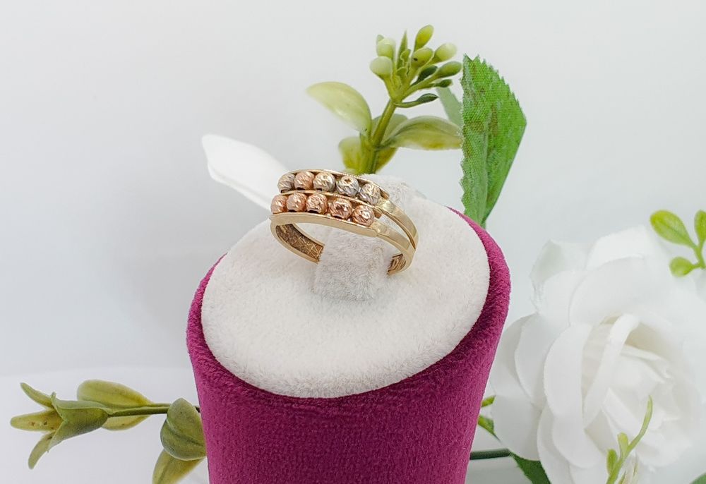 Inel din aur de 14K, model cu bile  mărimea 59, gramaj 2,78 g