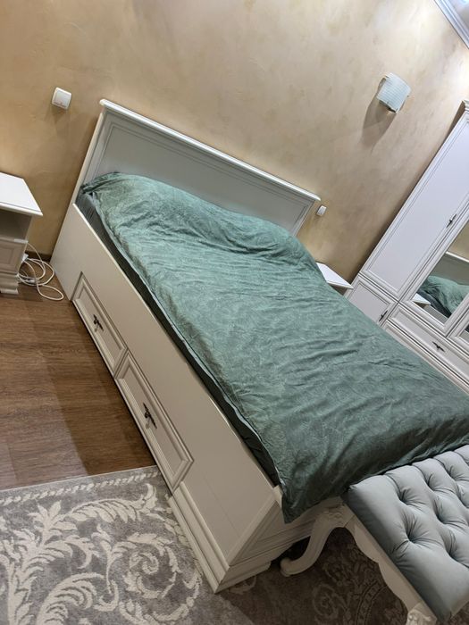 Спальный гарнитур кровать тумба