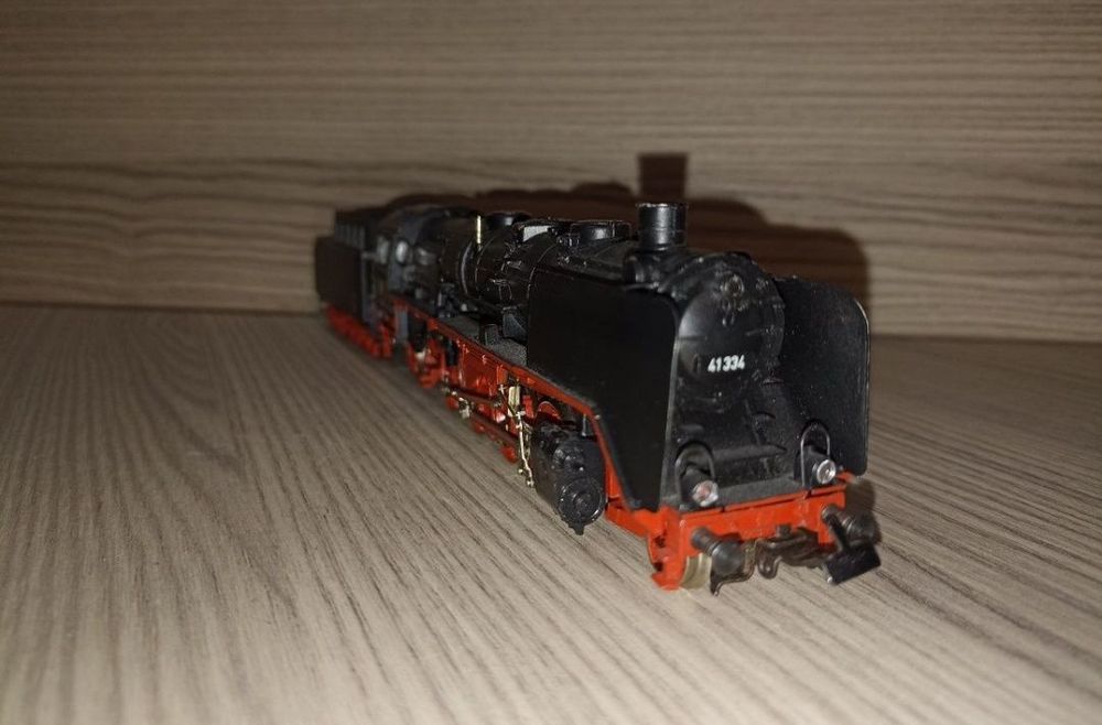 Locomotiva BR 41 , producător Marklin 
Roți metalice izolate, se poate