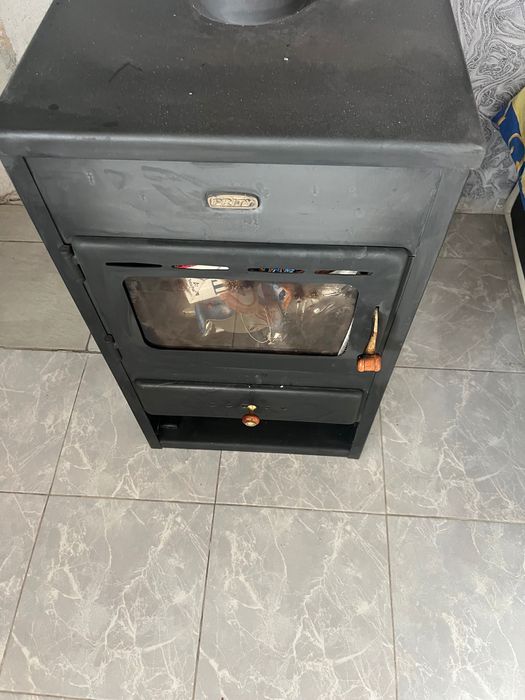 Камина почти нова