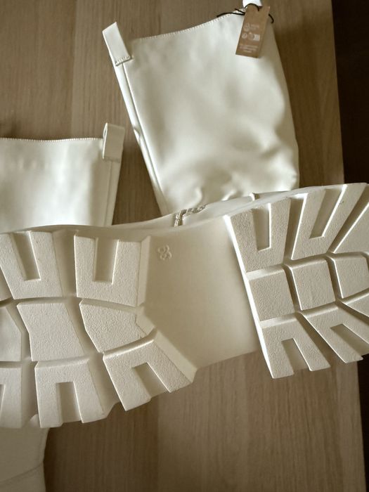 Нови уникални ботуши