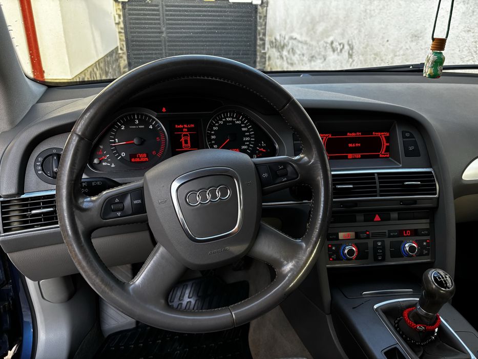 Audi A6.