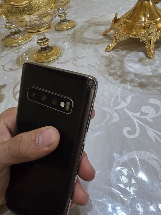 Samsung s10 128/8+4