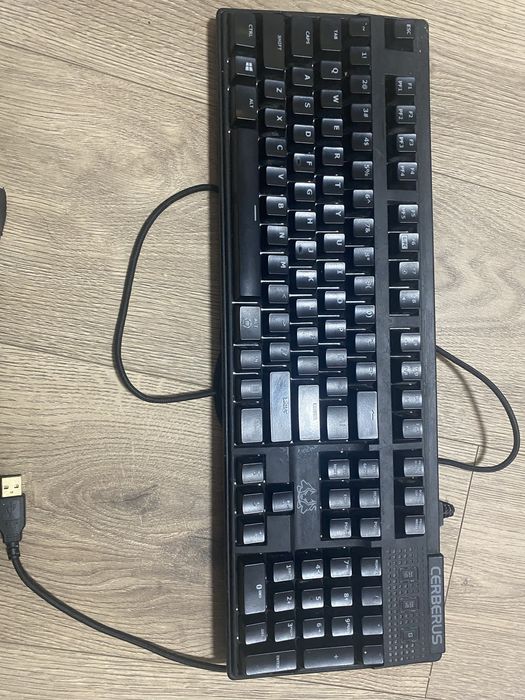 Vand tastatura mecanica