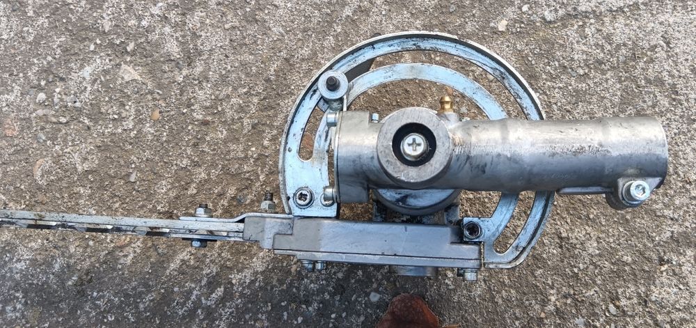 Foarfeca tuns gard viu, dispozitiv pt motocoasă benzină