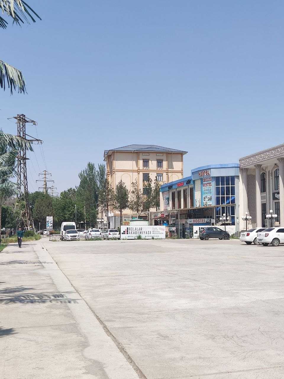 Qarshi shaxardan ijaraga uy. BAXTLI OILA to'yxonasi yoni, markaz joy