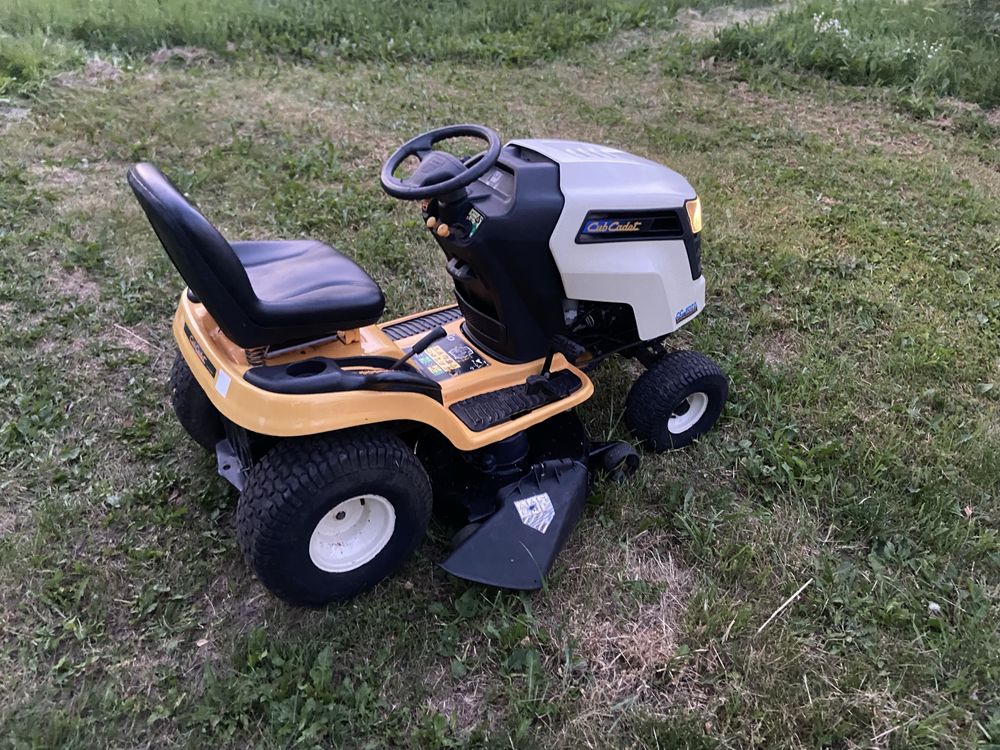 Тракторна косачка Cub Cadet  Kawasaki