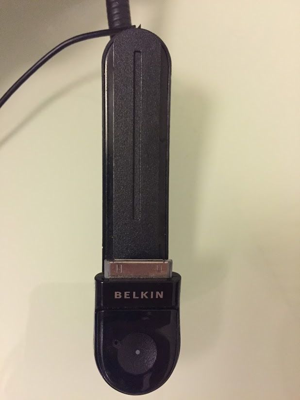 BELKIN iPhone 4/4s зарядно, аудио стойка за кола