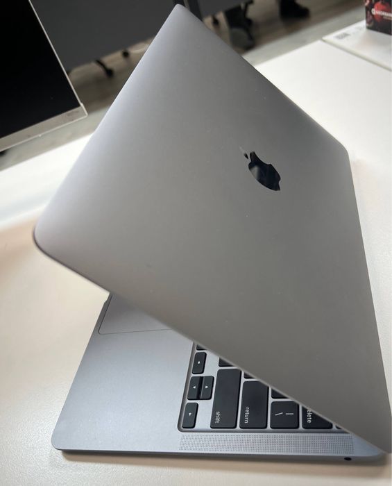 MacBook Air M1 -