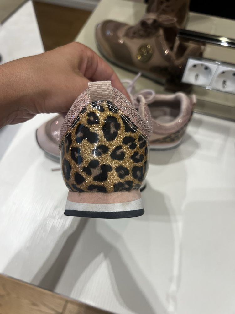Маратонки guess, размер 36 като нови