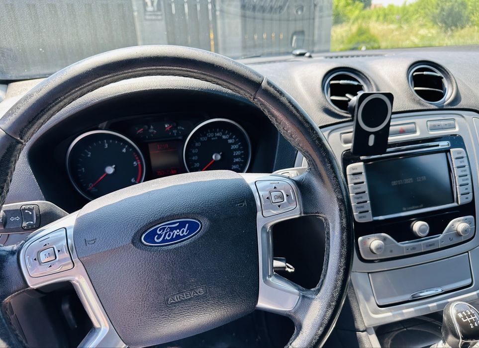 Schimb cu Logan sau vand Ford Mondeo.