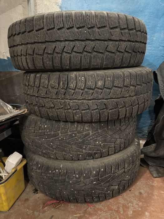 Продам резину в среднем состояние