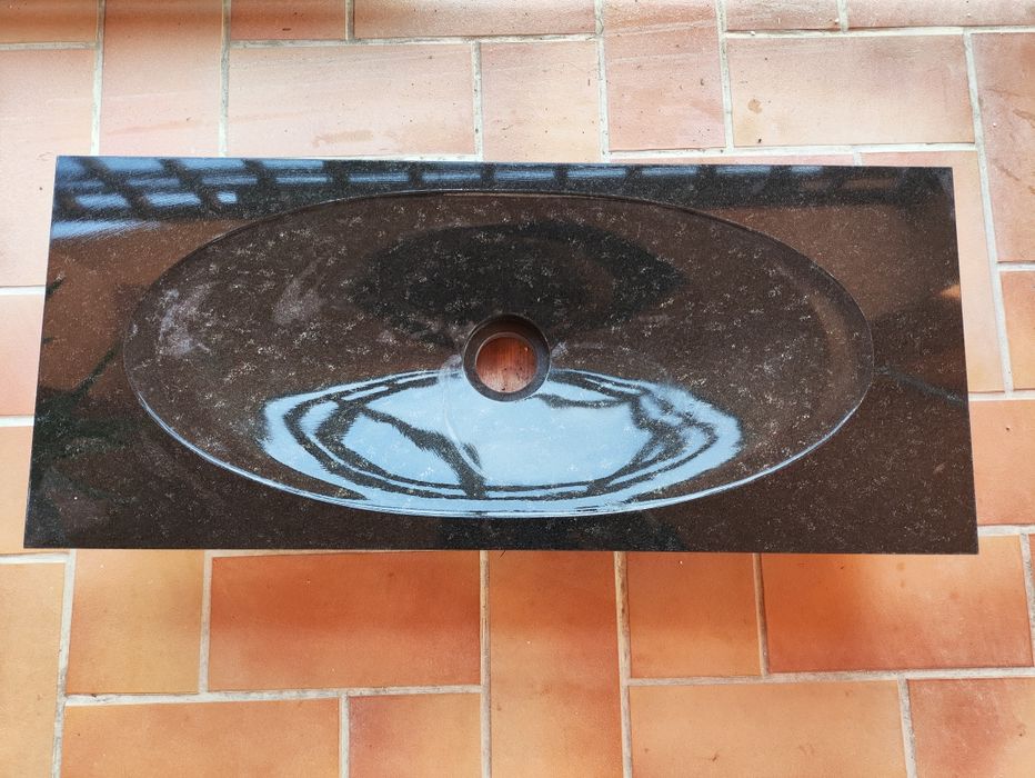 Lavoar elegant din granit masiv