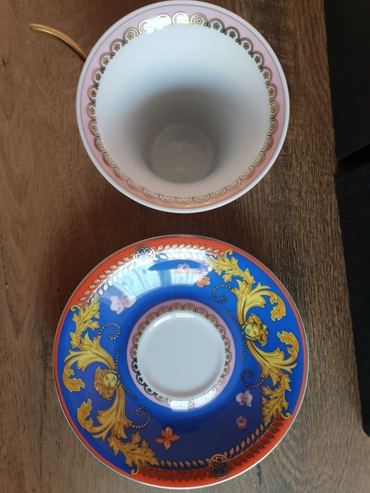 Vand 2 seturi ceasca cu farfurioara cafea, versace