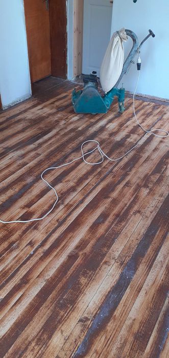 Вашият естествен под е изгубил блясъка си. Реновирайте го сега.