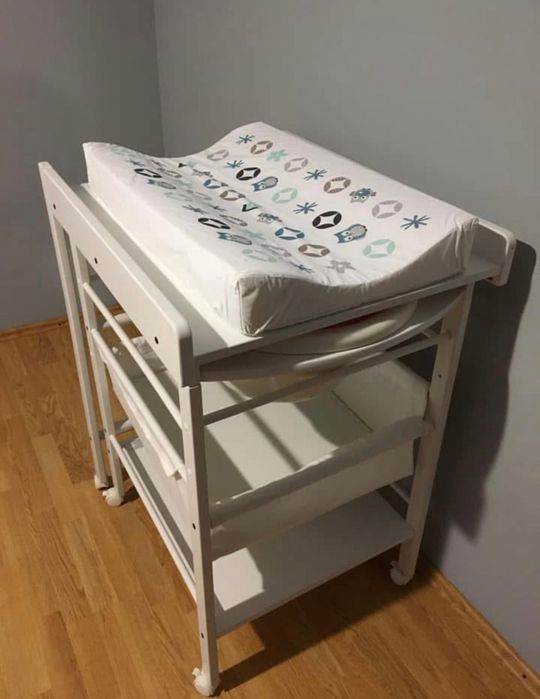 Vând măsuță de înfășat 2 în 1