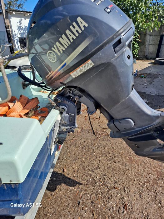 Barca cu motor si peridoc