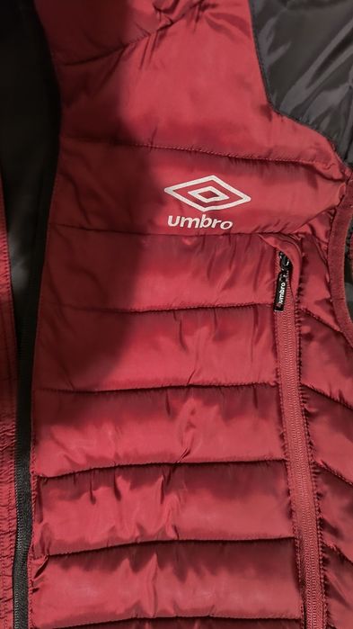 Оригинална грейка (Елек) Umbro на перфектна цена!