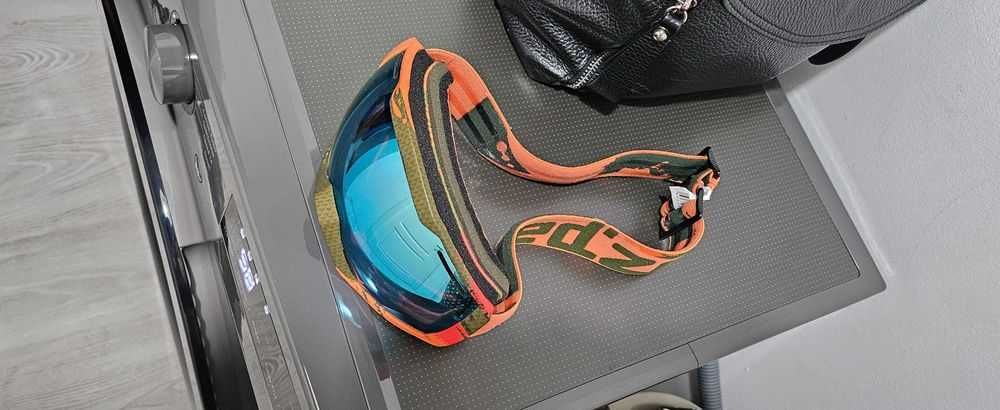 Vand ochelari WEDZE  model ORAO. Pretul nu este negociabil