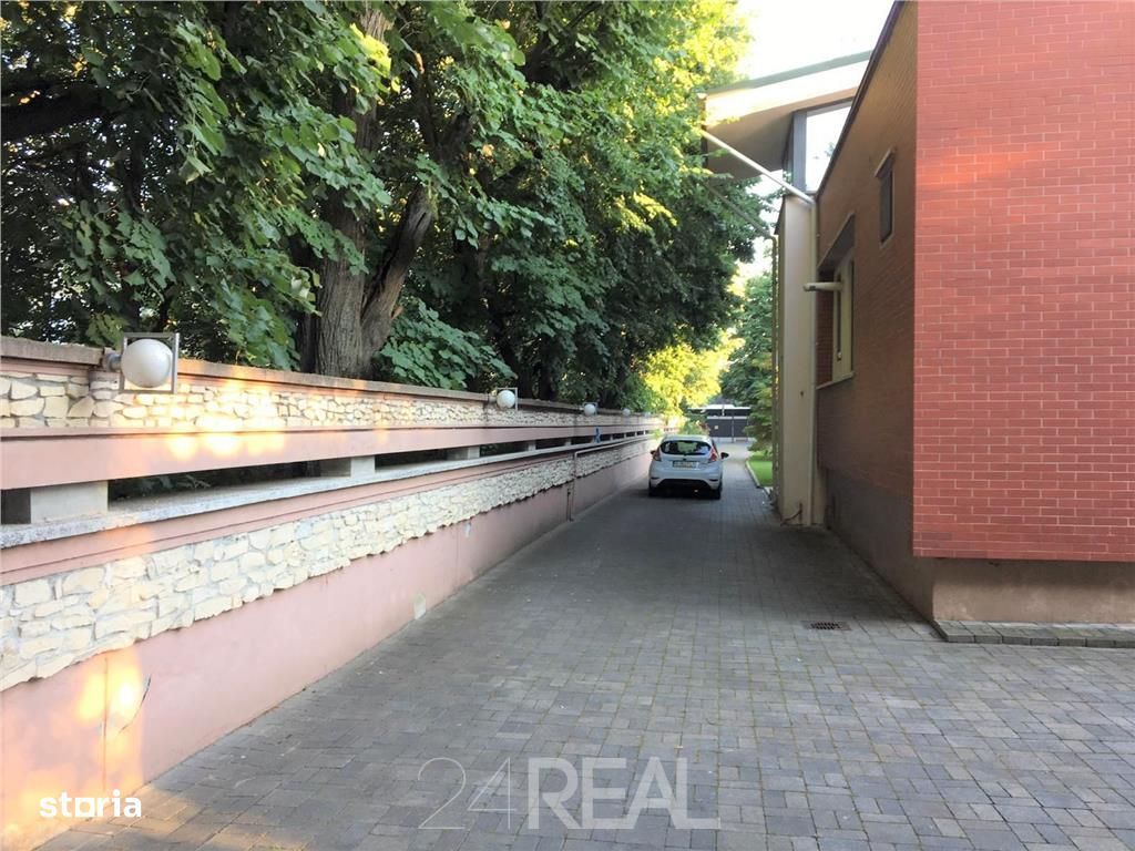 Vila cu piscina in zona  - Iancu Nicolae - Lidl ( teren 1500 Mp)