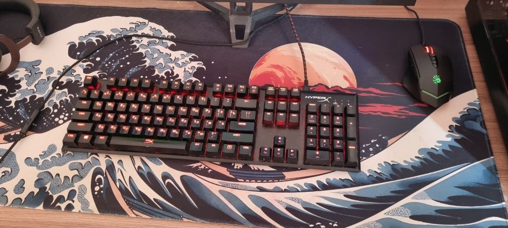 Механическая клавиатура hyperx в отличном состоянии