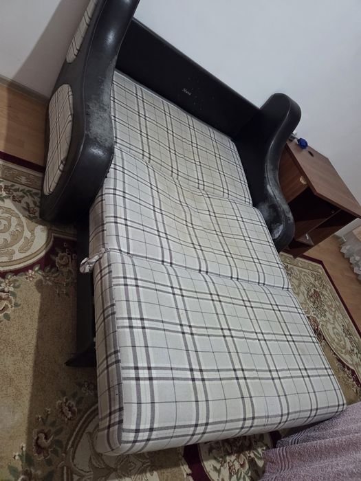 Диван в удовлетворительном состоянии