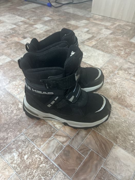 Продам зимние ботинки мальчиковые