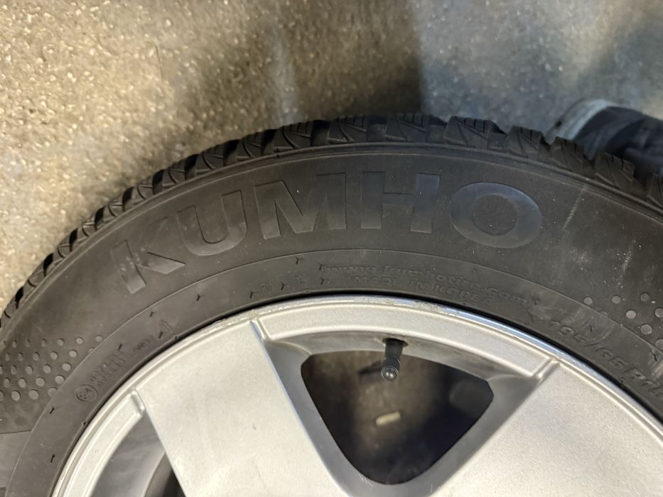195/65/15 -KUMHO